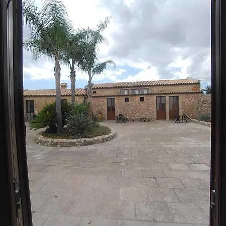 Azienda Agrituristica Masseria La Verna * 파투