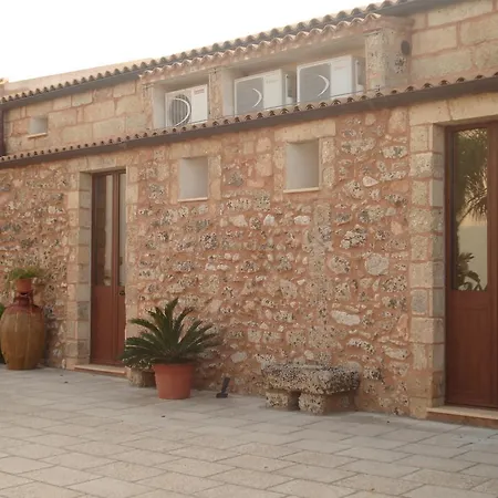 Azienda Agrituristica Masseria La Verna * 파투